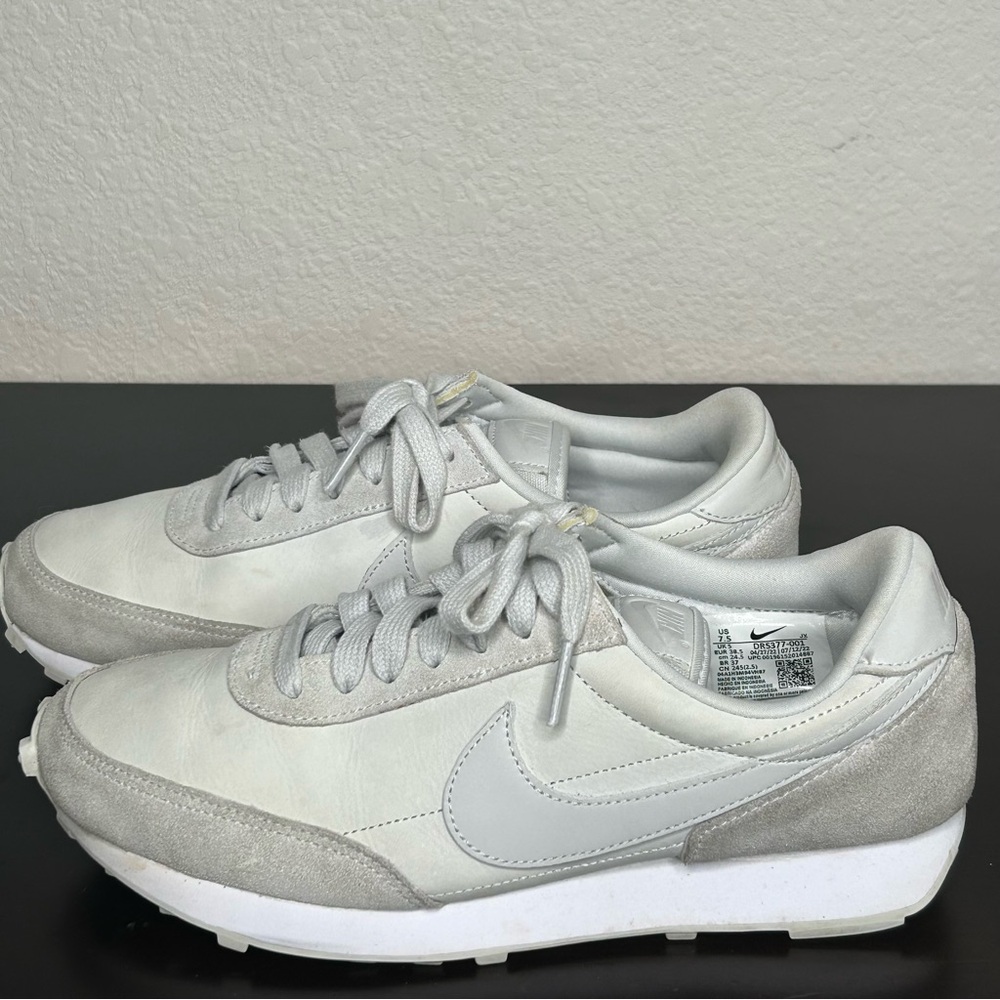 Nike Women's Light Gray and White Sneakers
